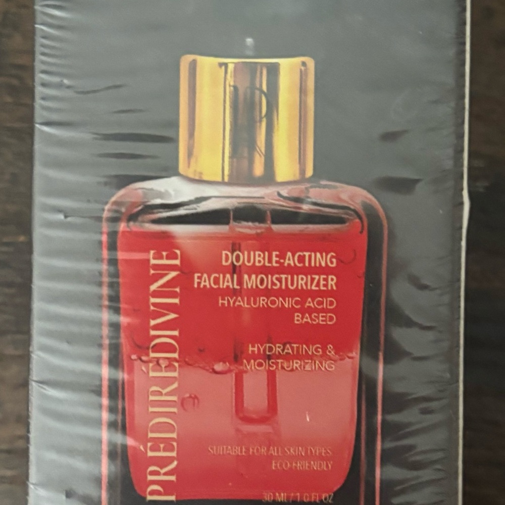 PREDIREDIVINE Double-Acting Facial Moisturizer - Red